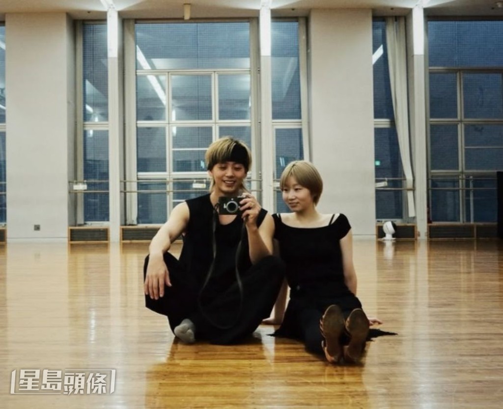 竹内为电影提前接受舞蹈训练时，就曾邀请土居一起练习。