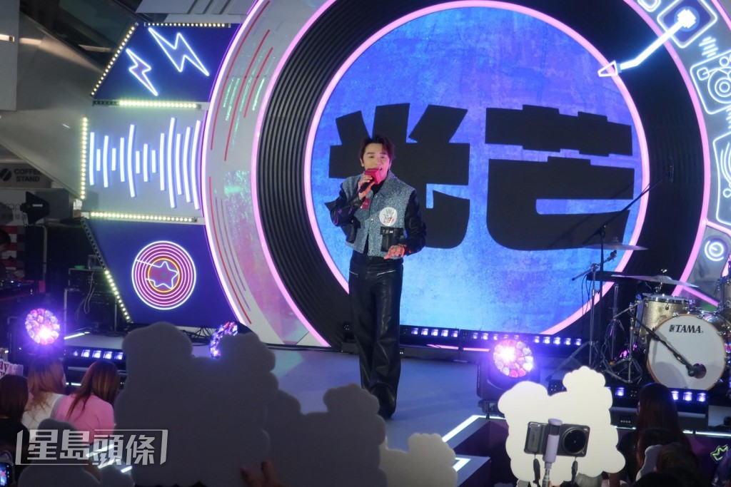 王鄭浚仁亦有份出席今日尖沙咀音樂節活動。 王鄭浚仁亦有份出席今日尖沙咀音樂節活動。