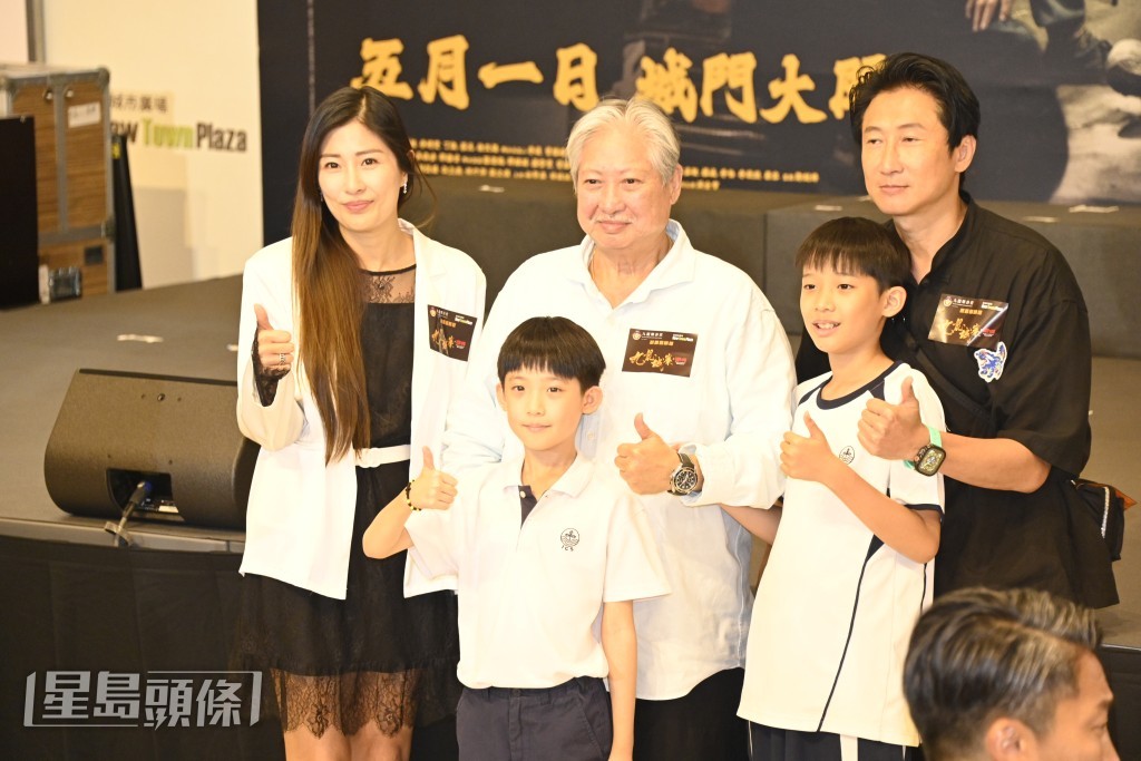 洪金宝一向非常爱锡2个乖孙。