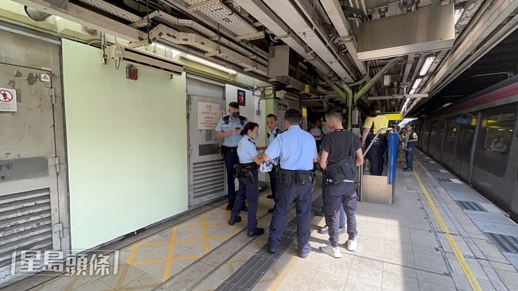 警方在場調查。楊偉亨攝 警方在場調查。楊偉亨攝