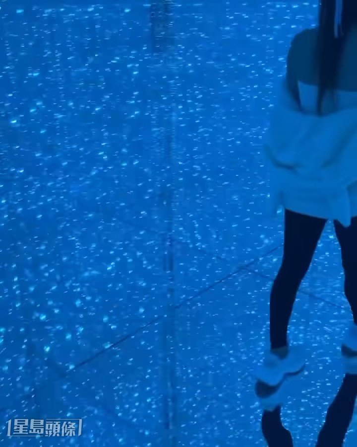 當時有女伴同行,疑為馬曉晴。 當時有女伴同行,疑為馬曉晴。