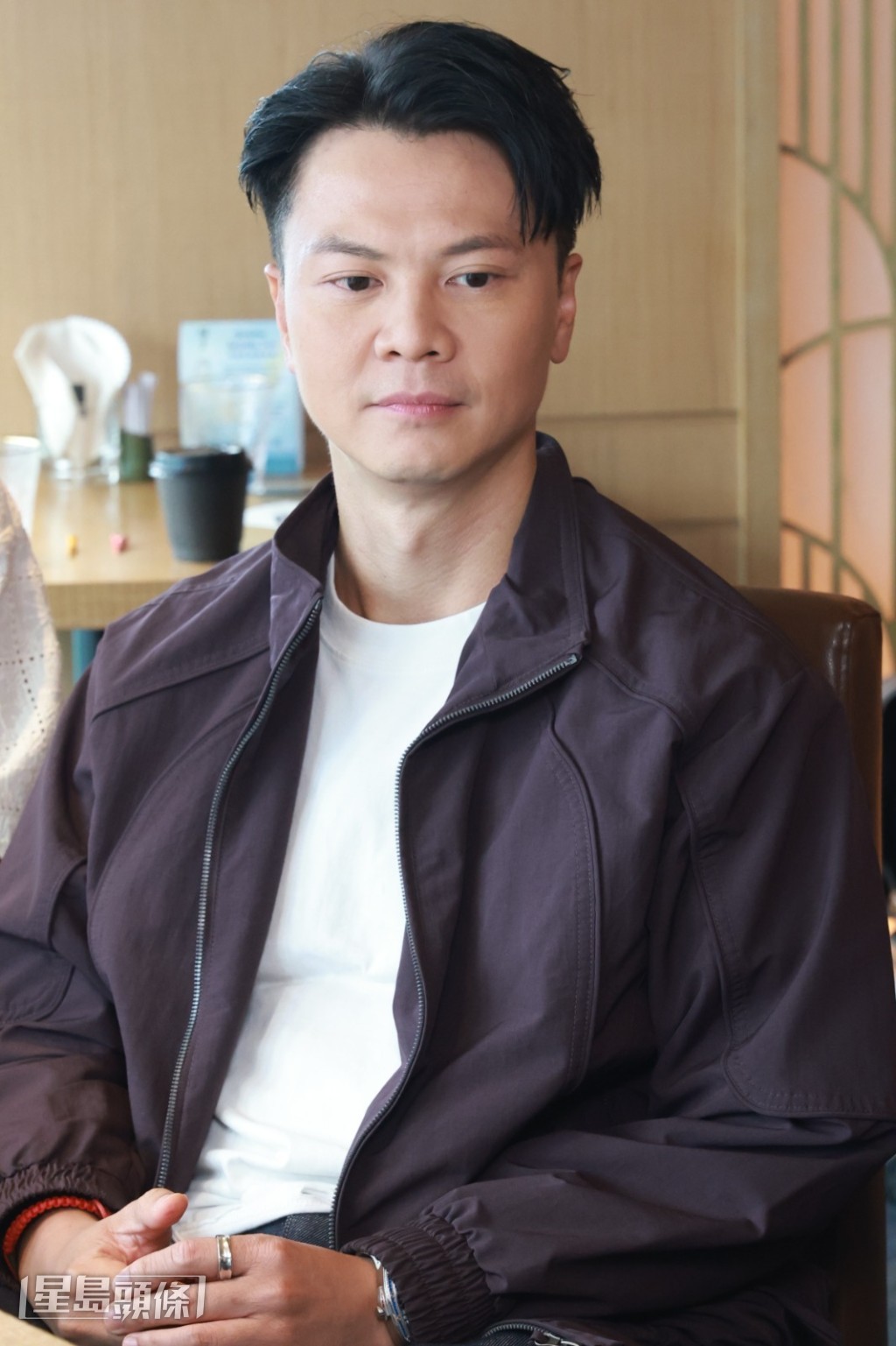 莫家淦笑謂對開騷最有衝勁的時候,正正是戴住面具的時候。 莫家淦笑謂對開騷最有衝勁的時候,正正是戴住面具的時候。