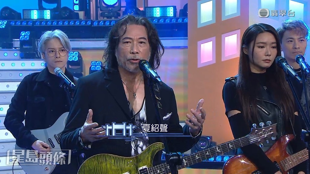 夏韶聲帶領一眾TVB藝員唱出《永不放棄》等一連串勵志歌曲。