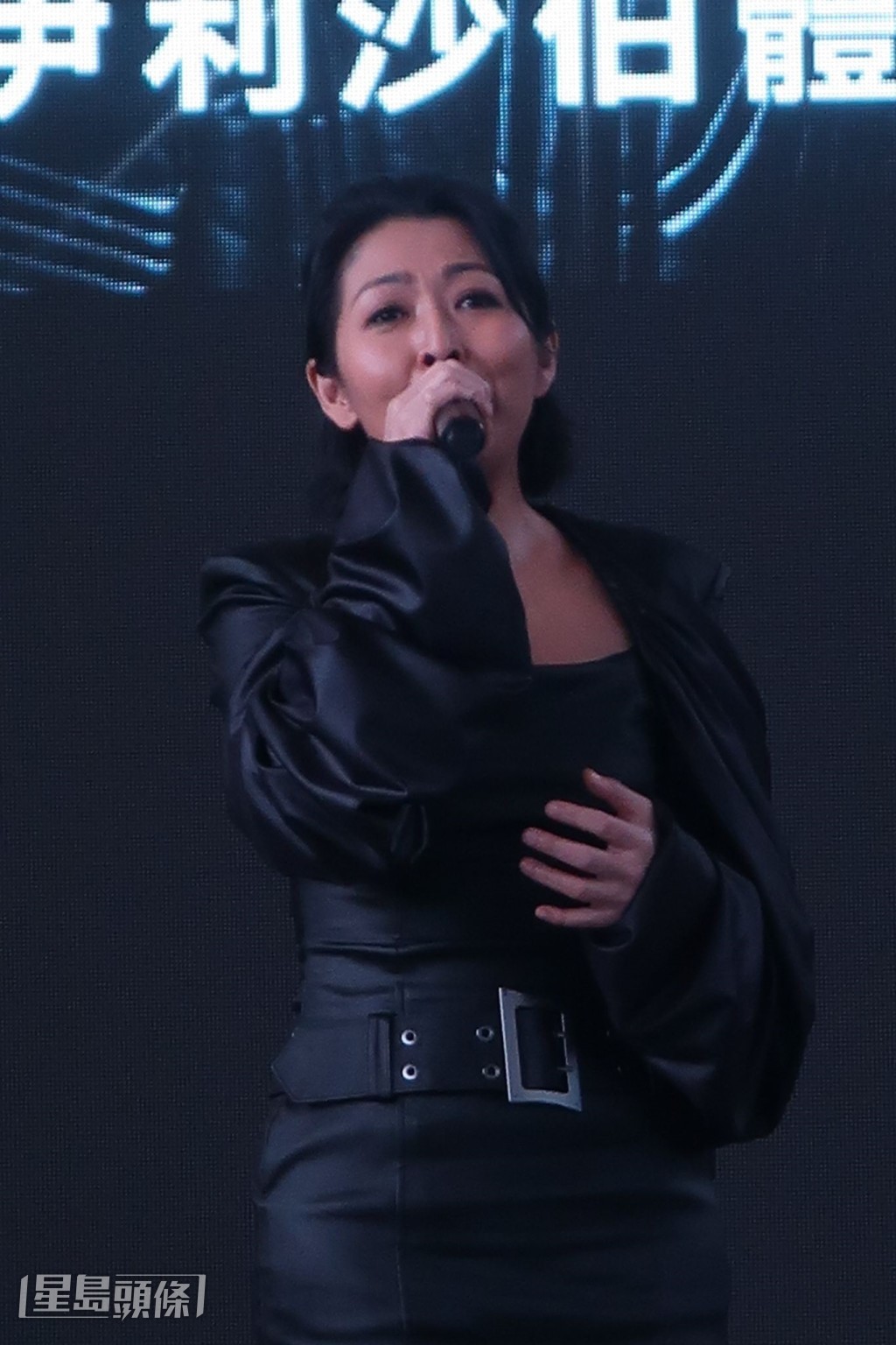 她要公開尋人，希望請當年翻唱她經典歌《娃娃愛天下》的「娃娃舜（黃宏舜）」來伴舞。