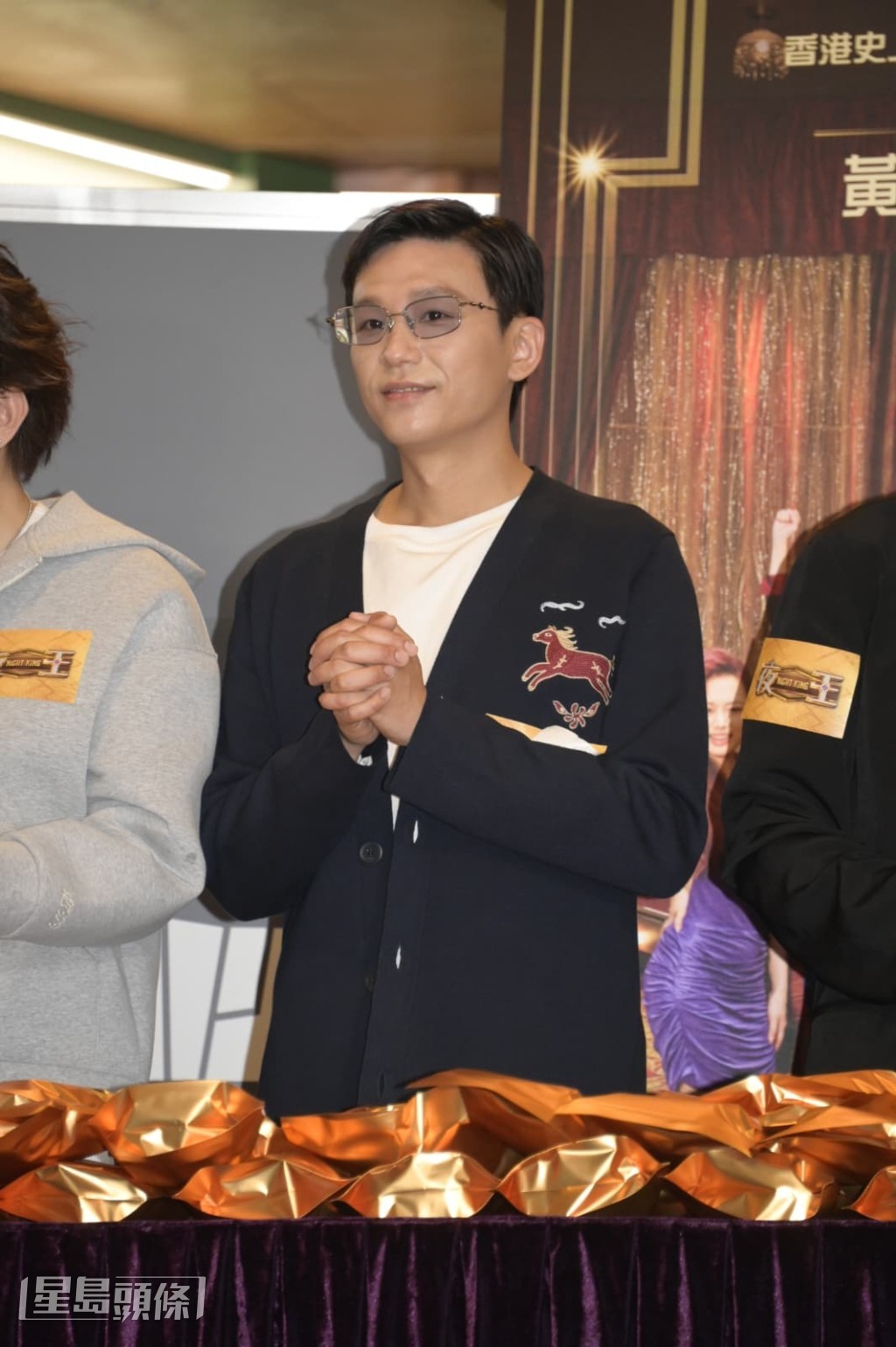 盧鎮業笑指覺得可着黑絲謝票。