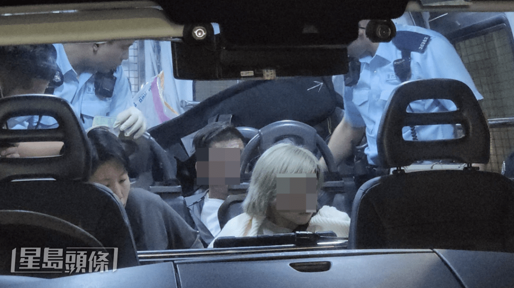 涉案男女被帶上警署。黎志偉攝 涉案男女被帶上警署。黎志偉攝