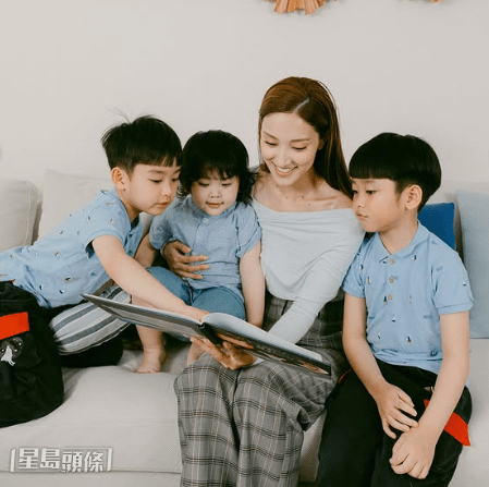 陳凱琳透露書中故事圍繞3子在學校發生的事,有時三個仔聽她講完故事都會很有熟悉感。 陳凱琳透露書中故事圍繞3子在學校發生的事,有時三個仔聽她講完故事都會很有熟悉感。