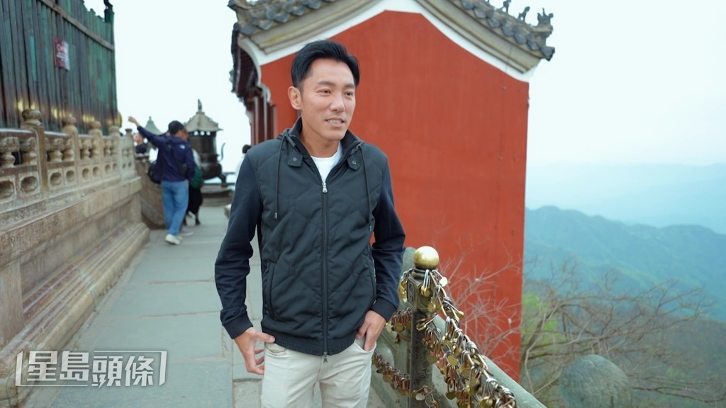 雲海美景令張頴康掛念家人。 雲海美景令張頴康掛念家人。