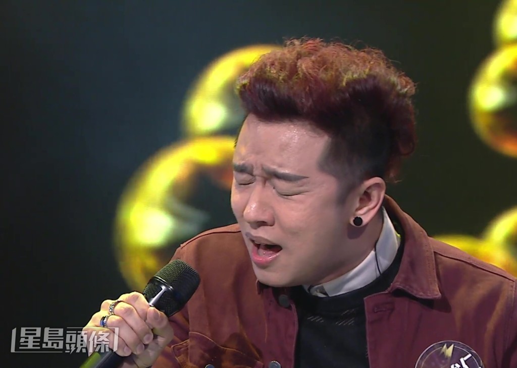 王鄭浚仁假音轉換揮灑自如,連一向奄尖的伍仲衡都大讚。 王鄭浚仁假音轉換揮灑自如,連一向奄尖的伍仲衡都大讚。
