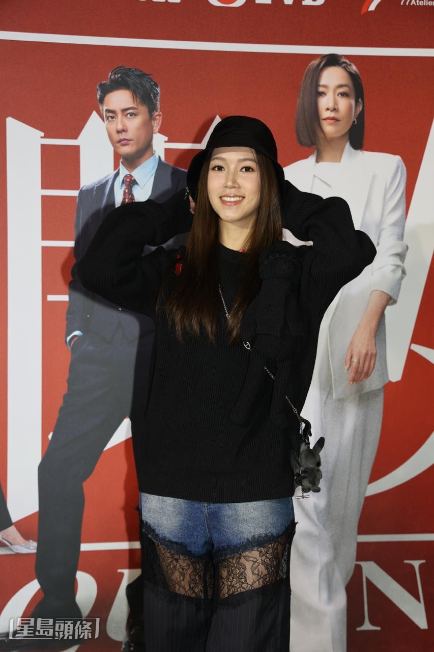 傅嘉莉以全黑打扮現身《新聞女王²》慶功宴。