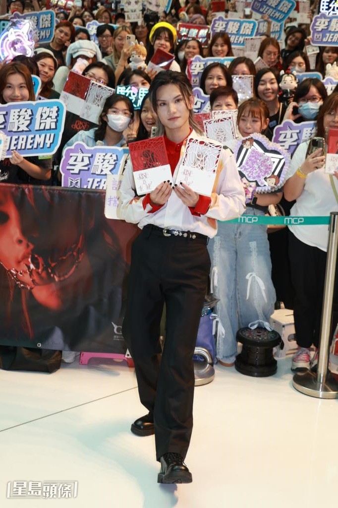 Jeremy指去年沒有拍攝MIRROR團隊綜藝節目，今年希望能到歐洲拍攝團綜。