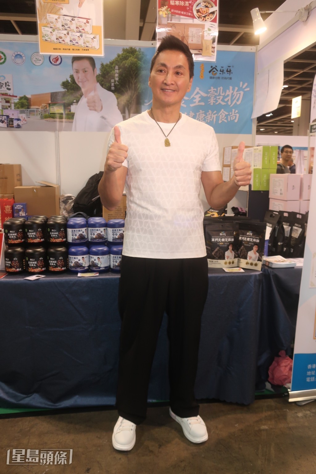 他笑言現在只有食嘢癮、試嘢癮。