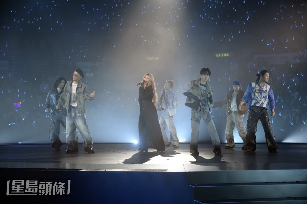 Gin呼籲觀眾給予多些歡呼聲，讓他們感受一下紅館魅力。