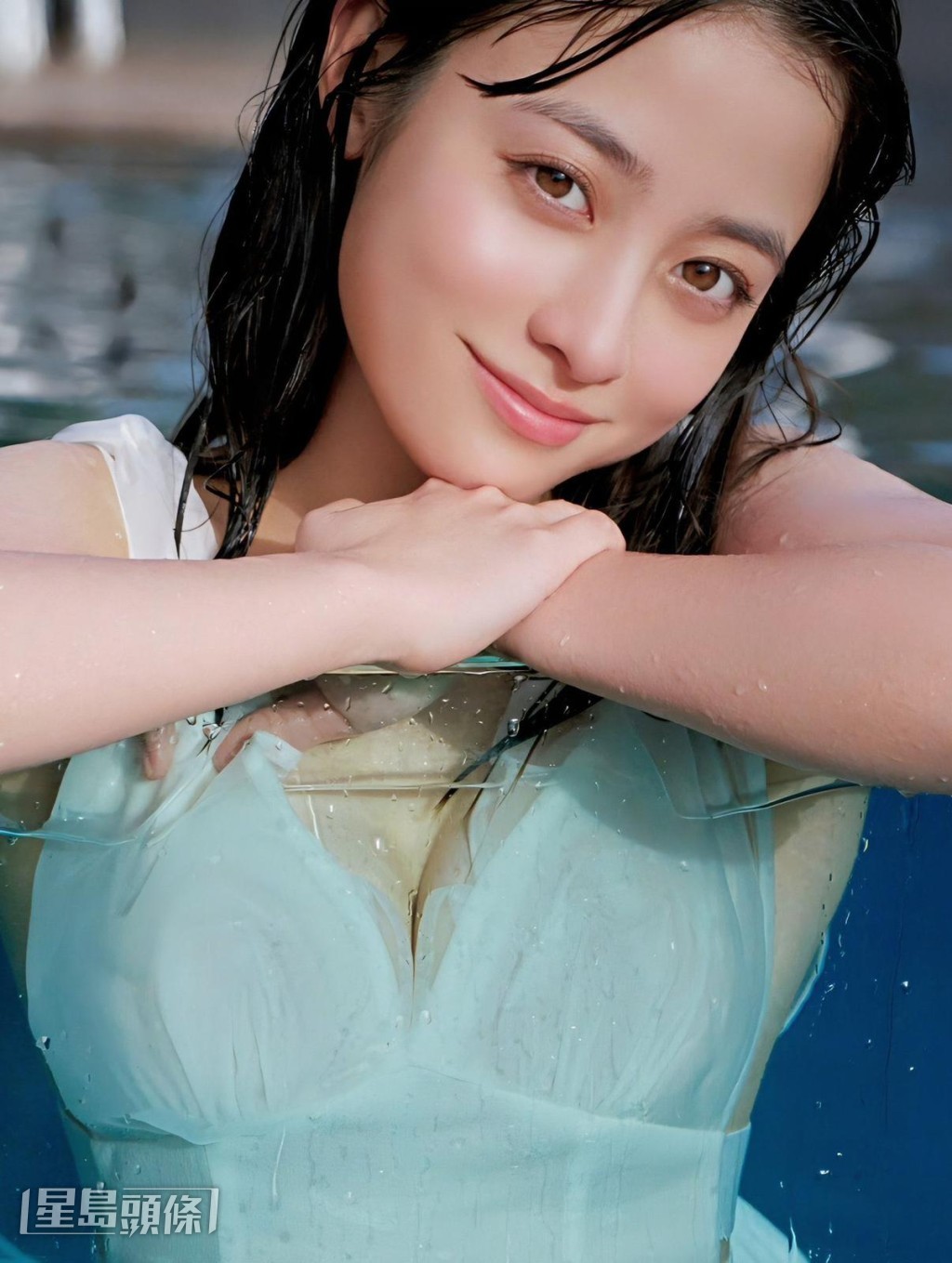 橋本與中川於6月時卻被拍到與女星仲里依沙等人一起聚餐。