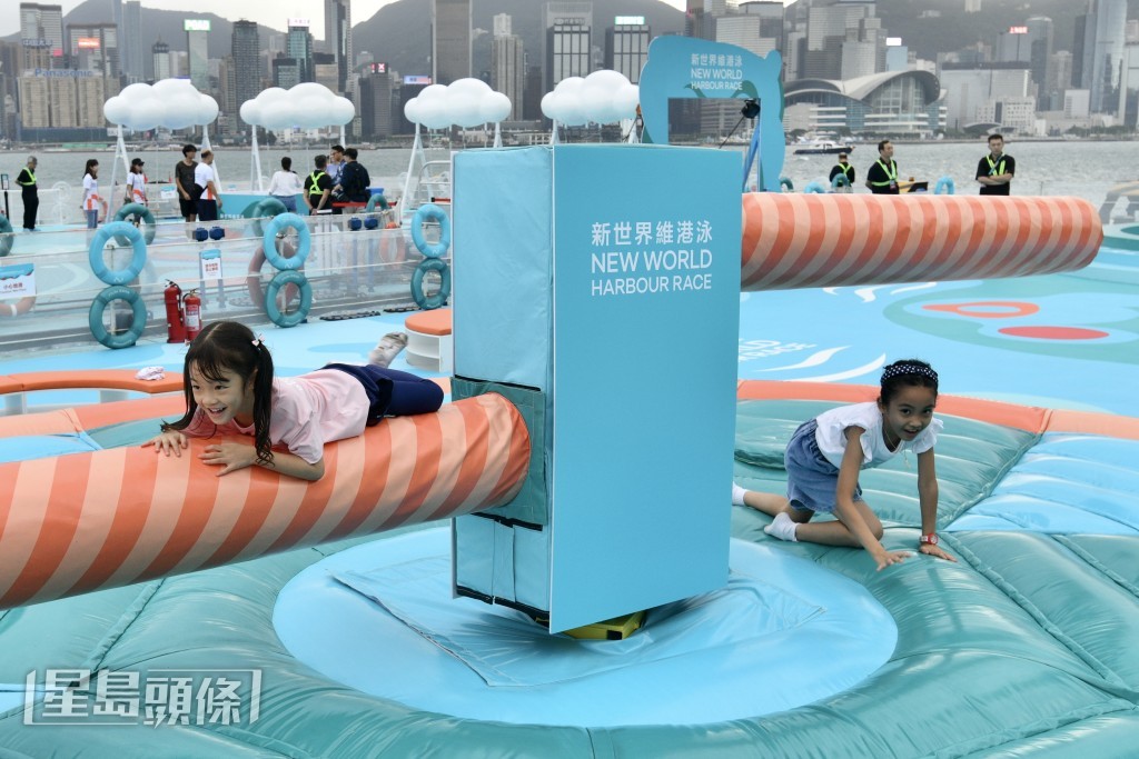 游乐设施之一的“海岸滚轮”。卢江球摄