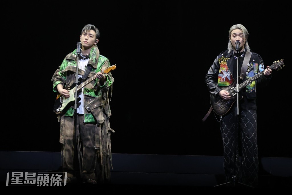 再合唱《七点半钟的阳光》。