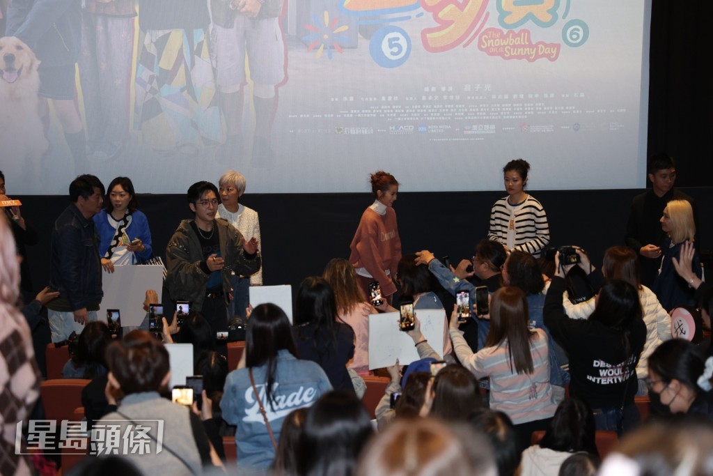 雖然主創團隊近日發生連番風波,但亦無損謝票心情。 雖然主創團隊近日發生連番風波,但亦無損謝票心情。