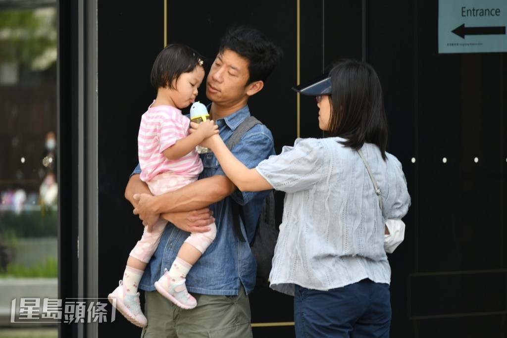 消息透露,政府会着力支援在职家庭育儿。资料图片 消息透露,政府会着力支援在职家庭育儿。资料图片