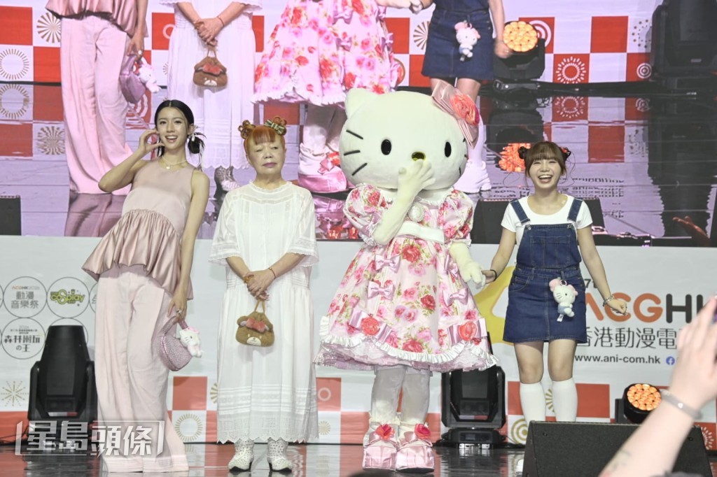  蔡思貝表示從小喜歡Hello Kitty，未知是否受其影響特別喜歡蝴蝶結。