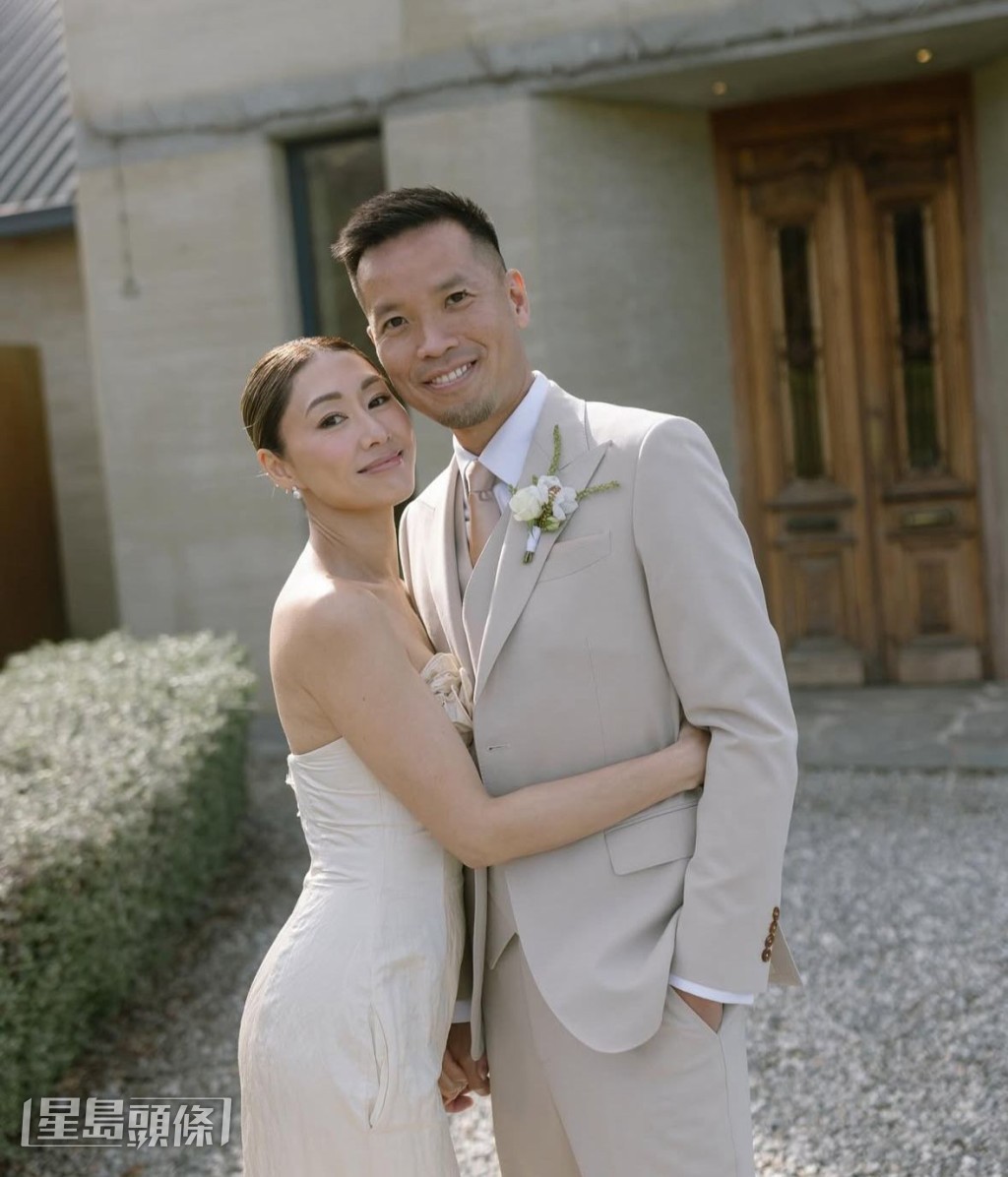 問到老公如何求婚等細節時，胡定欣表示下次再講。