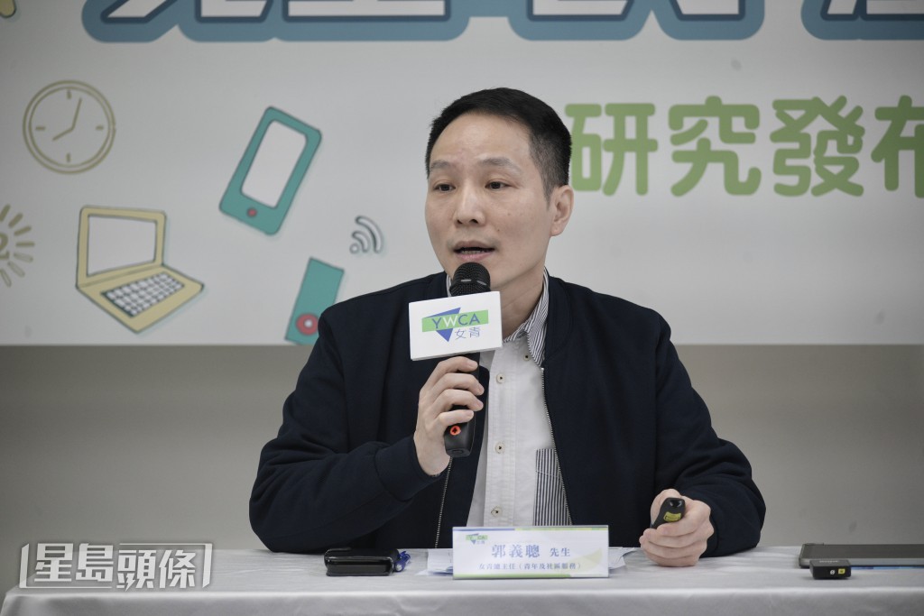 郭义聪认为,研究数据显示家长使用电子产品的习惯和时间长度对子女有密切影响。陈浩元摄 郭义聪认为,研究数据显示家长使用电子产品的习惯和时间长度对子女有密切影响。陈浩元摄