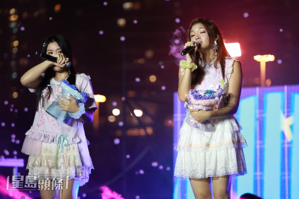 XiX以連續跳唱歌曲《SiS》、《你唔明㗎喇》。 XiX以連續跳唱歌曲《SiS》、《你唔明㗎喇》。