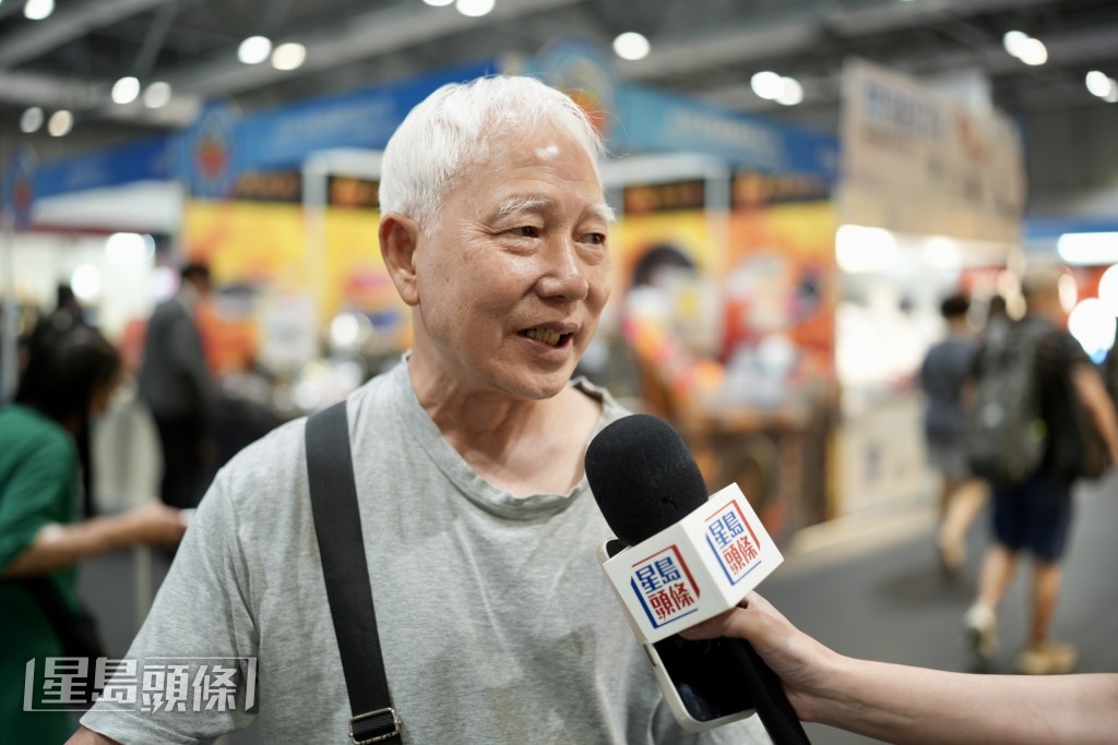 大埔来到的麦先生特意带买𩠌车到来扫货。刘骏轩摄 大埔来到的麦先生特意带买𩠌车到来扫货。刘骏轩摄