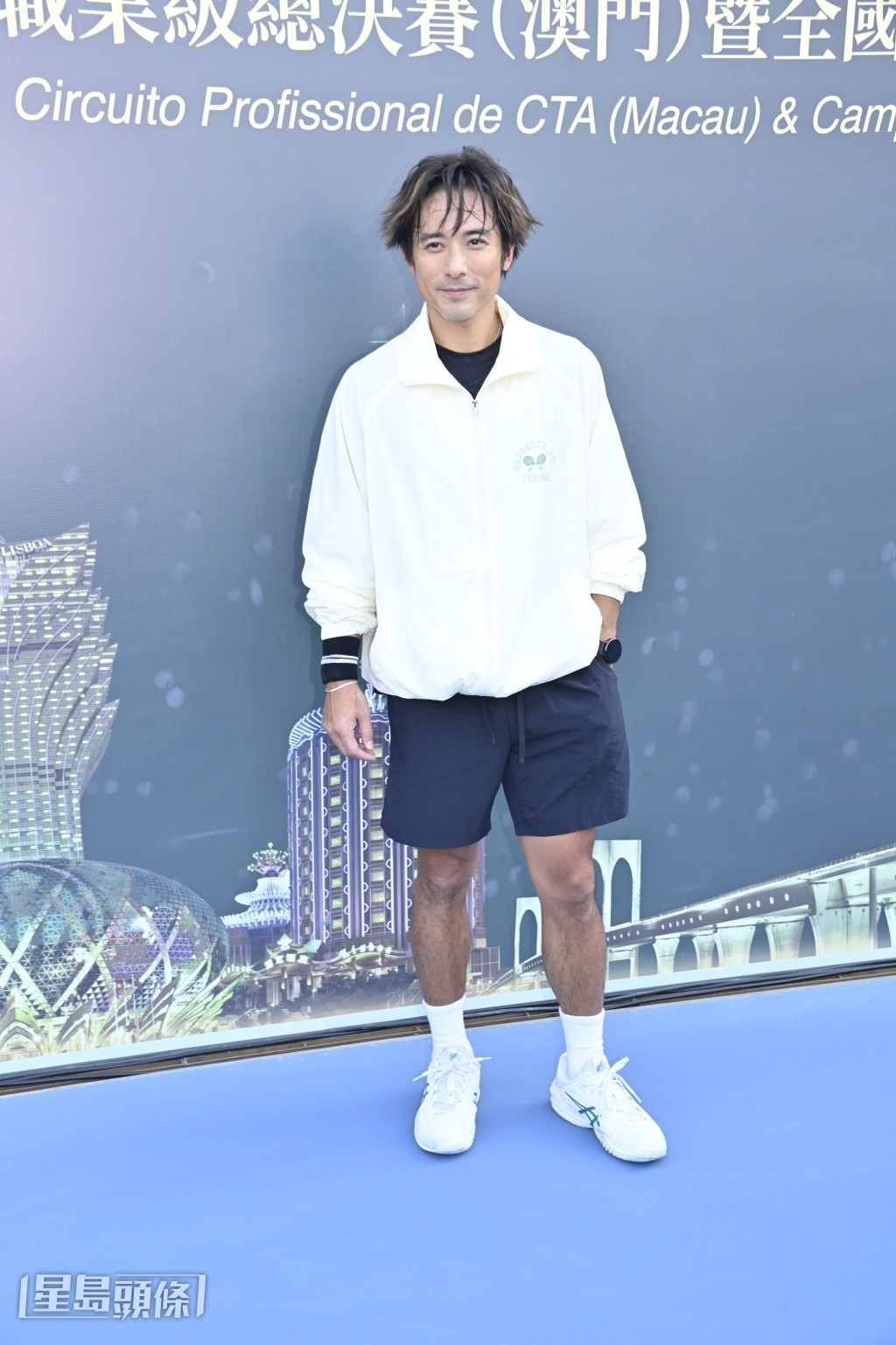 談到可會教女兒林明打網球,林德信笑言可以。 談到可會教女兒林明打網球,林德信笑言可以。