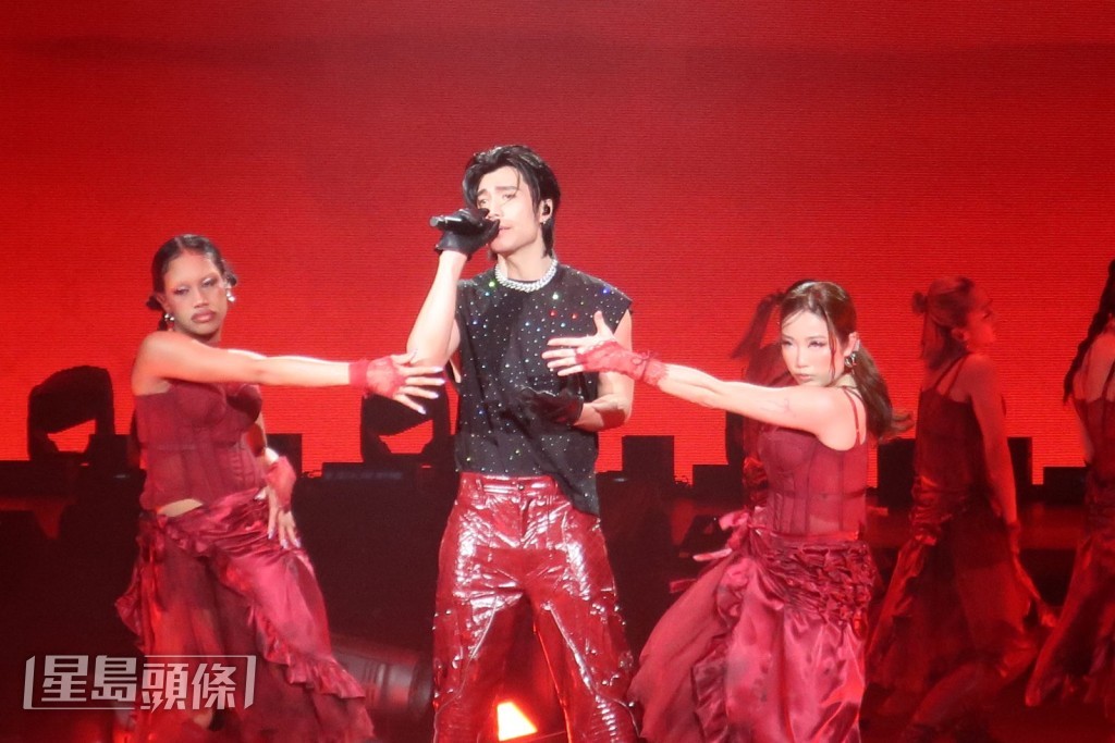 今次的演唱會主題是面對自己的心魔。 今次的演唱會主題是面對自己的心魔。
