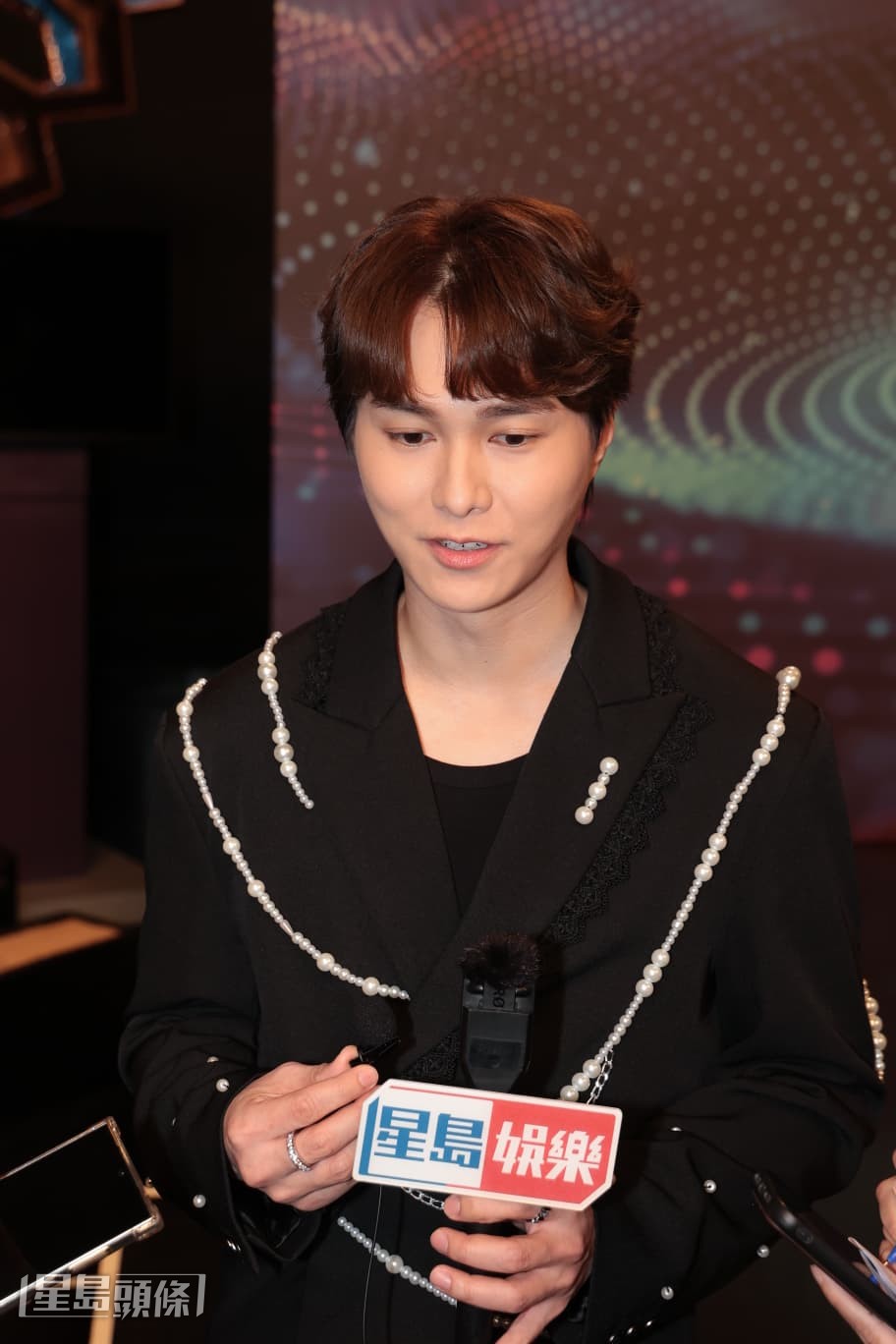 胡鴻鈞指與蔡思貝最近各有各忙很少聯絡。 胡鴻鈞指與蔡思貝最近各有各忙很少聯絡。