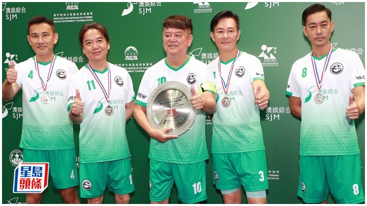 陳百祥（阿叻）、張兆輝、林文龍及吳國敬等所組成的「大灣區飛龍」足球隊今日到澳門作賽。