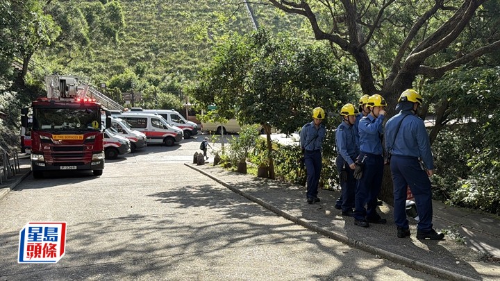 救援人員到城門水塘進行搜救。梁國峰攝