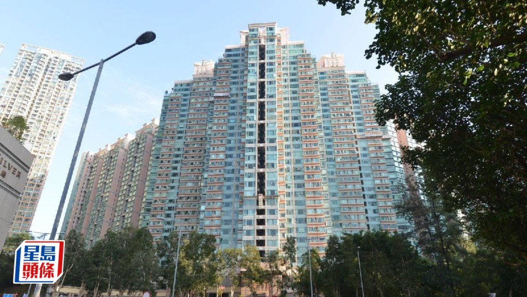 翠擁華庭罕有複式銀主盤 平市價21%拍賣