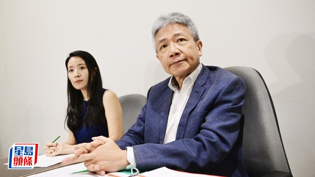 張仁良(右)再獲委任為交諮會主席。資料圖片