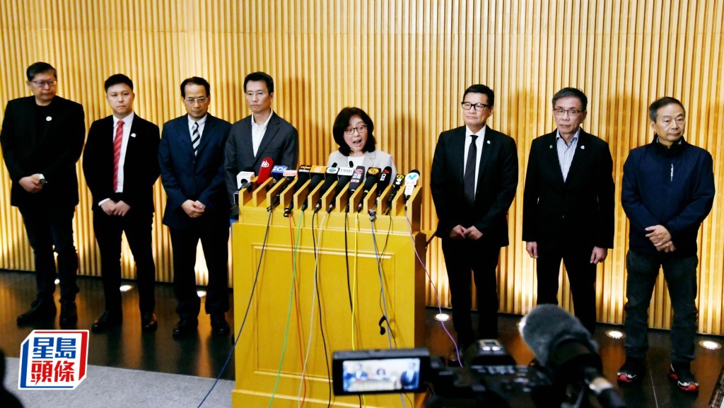 甯漢豪表示，全港252幢正進行維修的公私營地盤，已拆除棚裝。