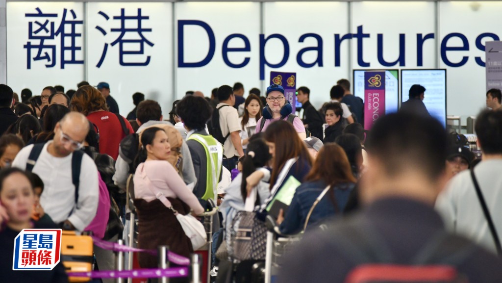 聖誕新年將至，許多市民趁假期外遊。