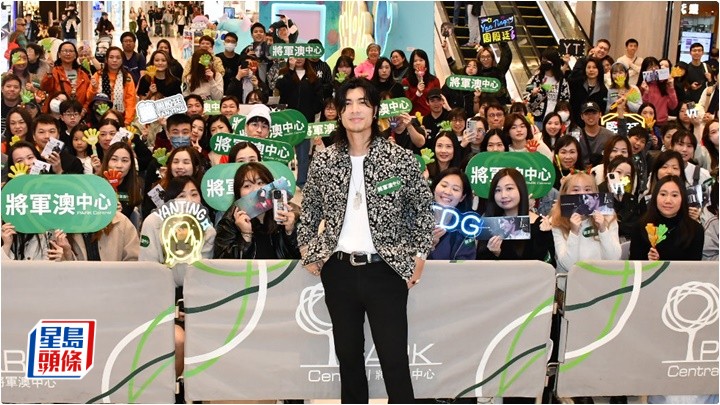 周殷廷與粉絲齊集「將軍澳中心」過Boxing Day 未能打入歌曲獎五強冇失望  