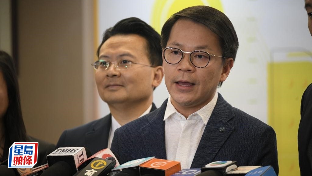 陳克勤宣布民建聯將派122人參選，44人參加地區直選，78人參加「間選」。陳浩元攝