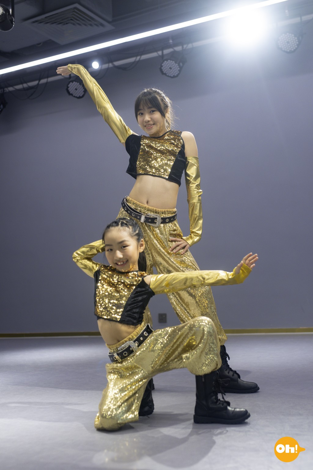 12歲的陳雅妍(Jamie)及8歲的黃初心(米米),與另外13位團員變「金童娃娃」,勇奪「World of Dance」全球第三名。(李沃濤攝) 12歲的陳雅妍(Jamie)及8歲的黃初心(米米),與另外13位團員變「金童娃娃」,勇奪「World of Dance」全球第三名。(李沃濤攝)