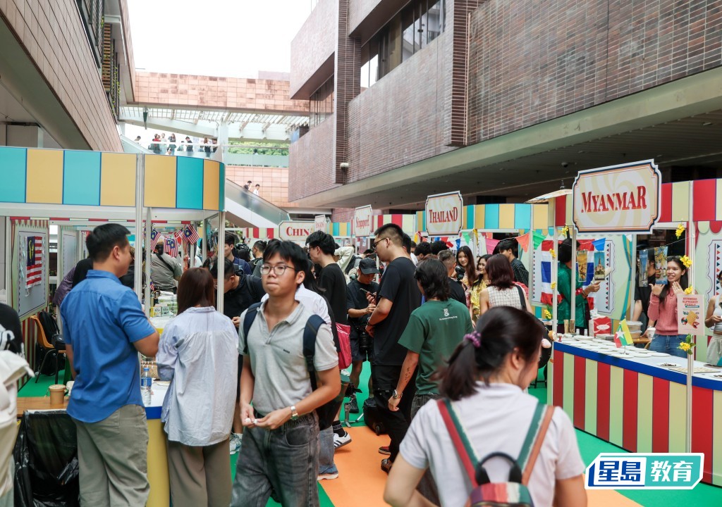 港大今日舉辦文化嘉年華，一眾非本地生展示多國民俗服飾和表演。何家豪攝