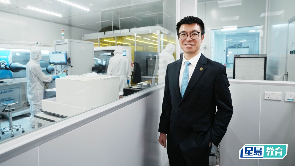 8月底起出任港大副校長（研究）的岑浩璋表示，其教授工作生涯始於港大，有機會重返港大擔任要職，感覺「有如回家一樣」。汪旭峰攝