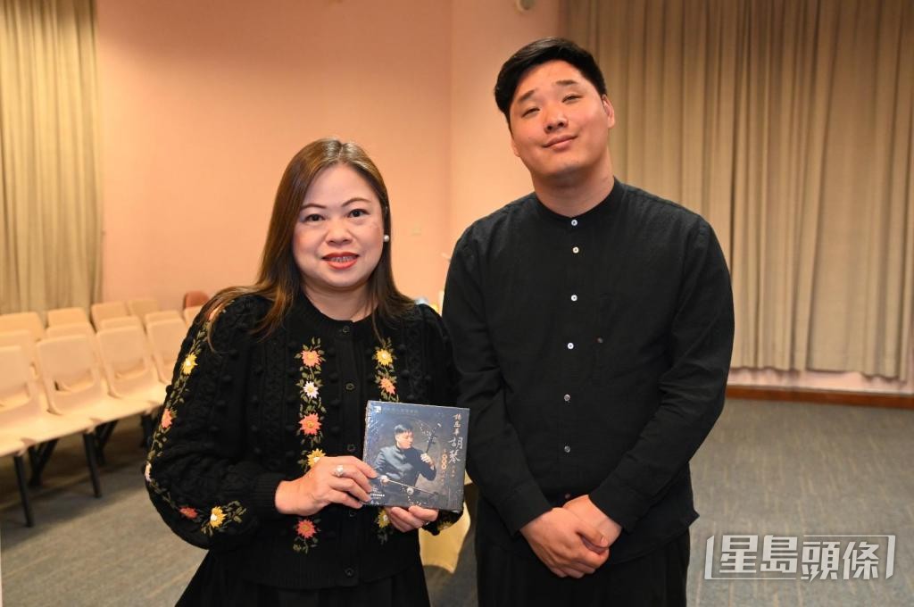 文體旅局局長羅淑佩早前到訪心光盲人院，楊恩華接待及表演。 受訪者提供