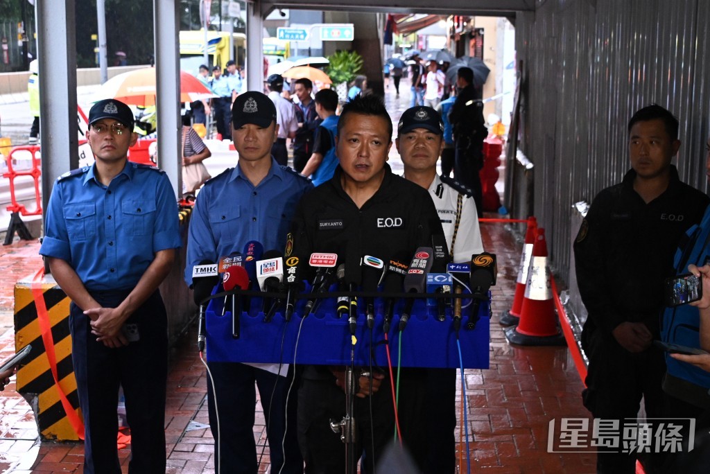 爆炸品處理課高級炸彈處理主任高級警司李展超指炸彈威力十分大。 爆炸品處理課高級炸彈處理主任高級警司李展超指炸彈威力十分大。