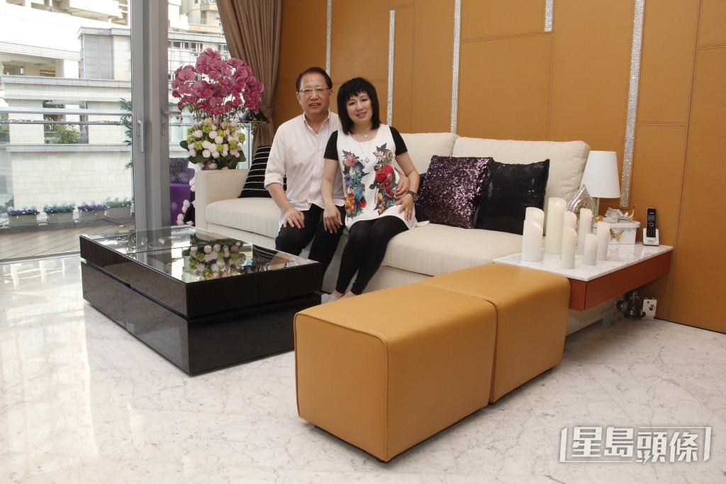刘家豪与梅小青豪宅有大客厅。