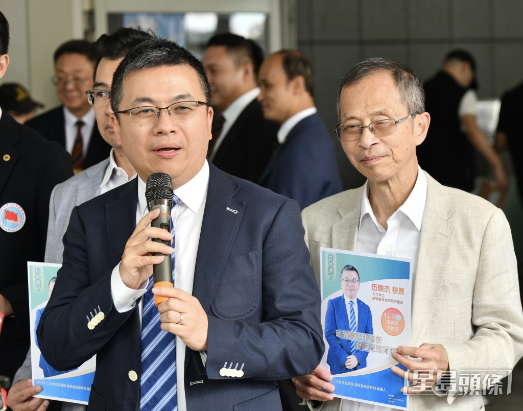 培僑中學校長伍煥杰(左)獲培僑校監、立法會前主席曾鈺成(右)站台支持。 培僑中學校長伍煥杰(左)獲培僑校監、立法會前主席曾鈺成(右)站台支持。