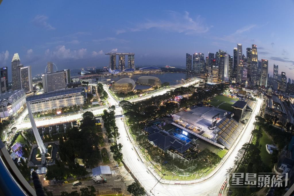 新加坡舉辦一級方程式賽車夜賽，獲業界讚賞。
