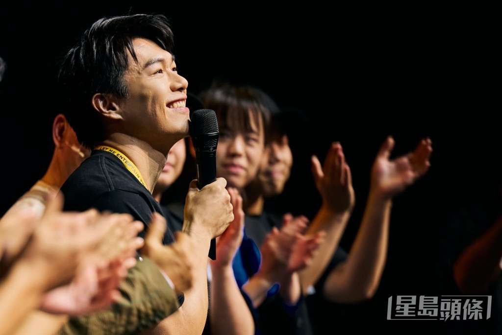 抱病的柯煒林驚喜現身舞台劇《笨蕉大劇院》首場演出，被現場觀眾感動落淚。