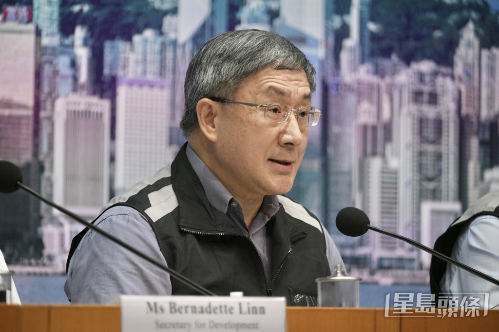 卓亦謙為政務司副司長卓永興的兒子,卓永興曾指「兒子有自己喜愛的工作,我十分高興」。 卓亦謙為政務司副司長卓永興的兒子,卓永興曾指「兒子有自己喜愛的工作,我十分高興」。