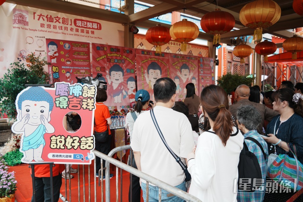 祠內設不同互動專區,包括「Q 版浴佛展板」的打卡留念區。 祠內設不同互動專區,包括「Q 版浴佛展板」的打卡留念區。
