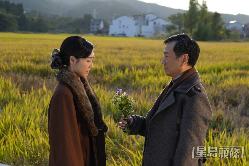 《懸崖》中兩人由對立變成相惜相護。 《懸崖》中兩人由對立變成相惜相護。